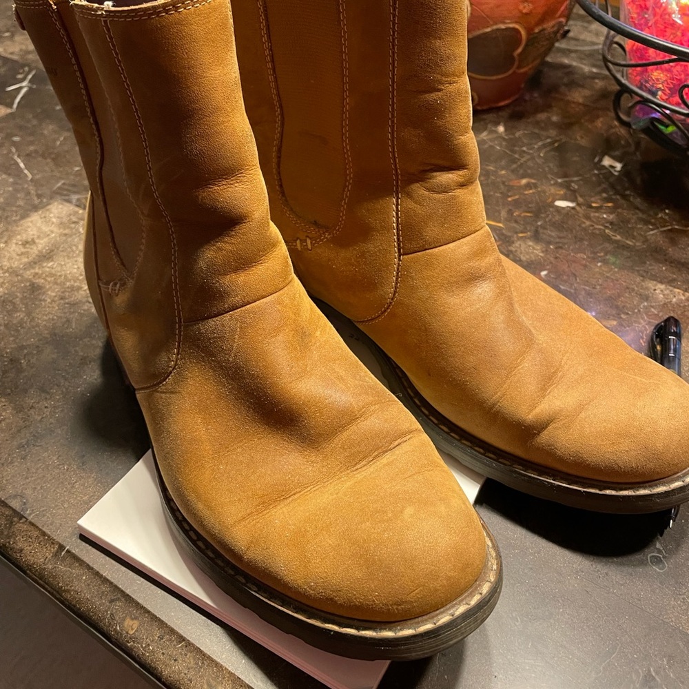 Women’s Sebago suede ankle boots, Size 9.5.